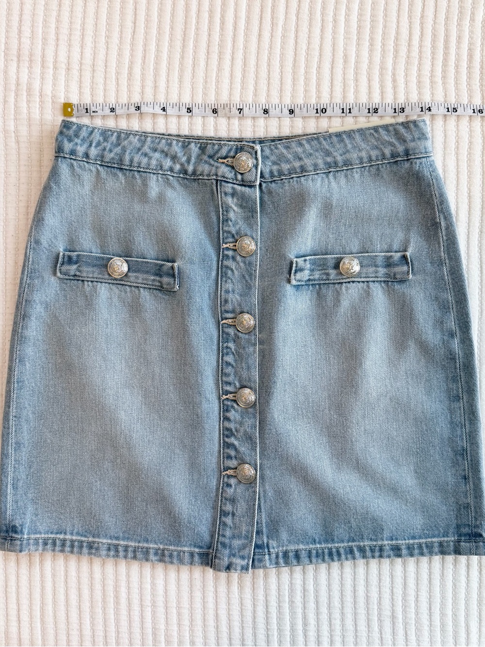 L’AGENCE The Kris Button Front Mini Skirt in Fontana Light Blue Size 25 NWT - Picture 9 of 9